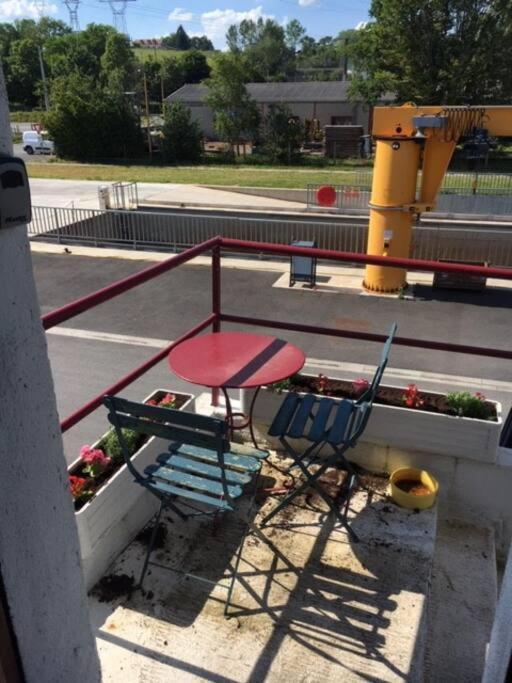 Le Depot Appartement Du Canal 80M2 A Champvert Kültér fotó