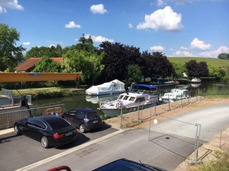 Le Depot Appartement Du Canal 80M2 A Champvert Kültér fotó