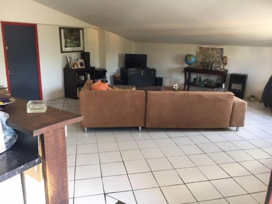 Le Depot Appartement Du Canal 80M2 A Champvert Kültér fotó